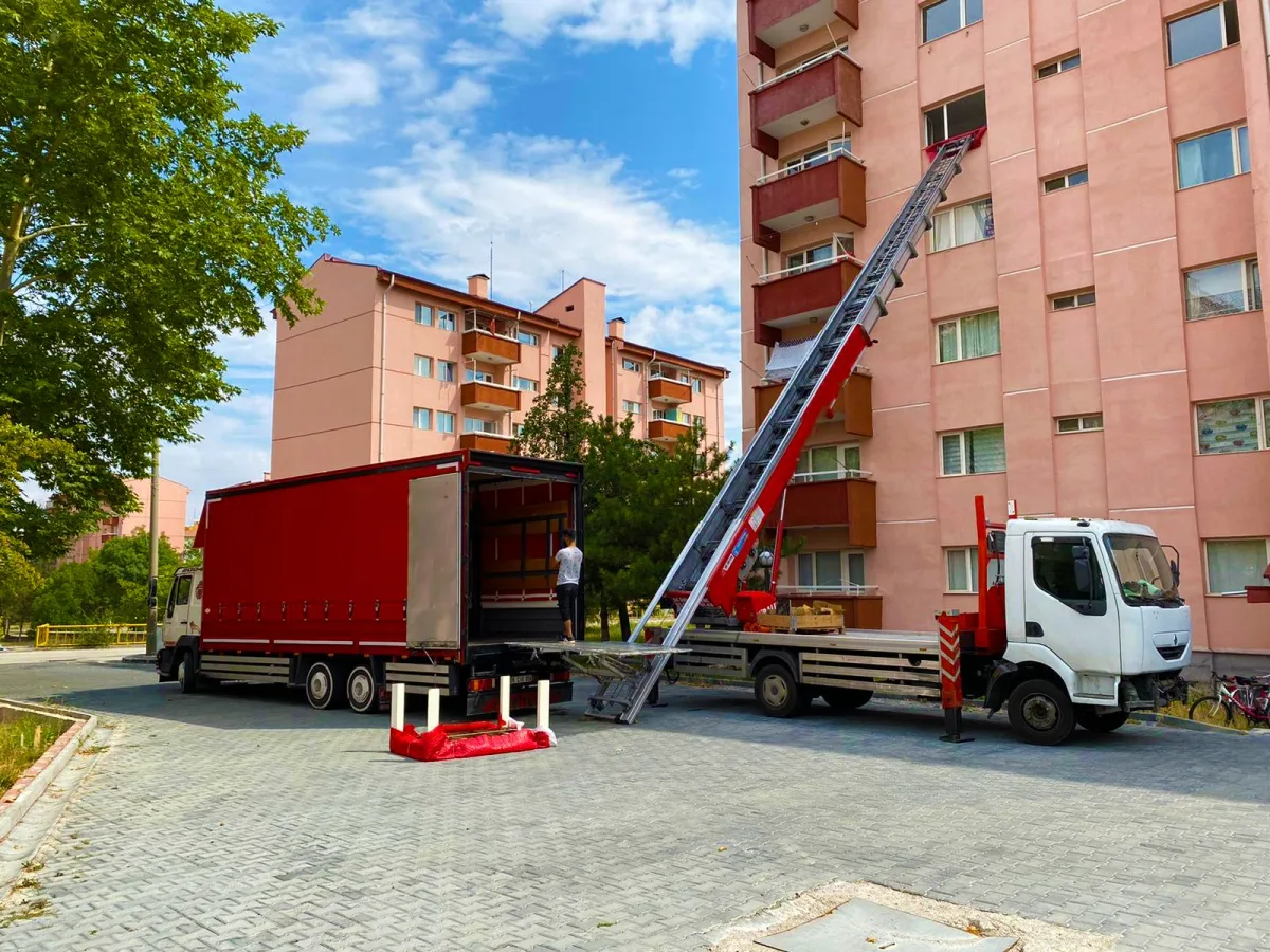 Site ici asansorlu operasyon